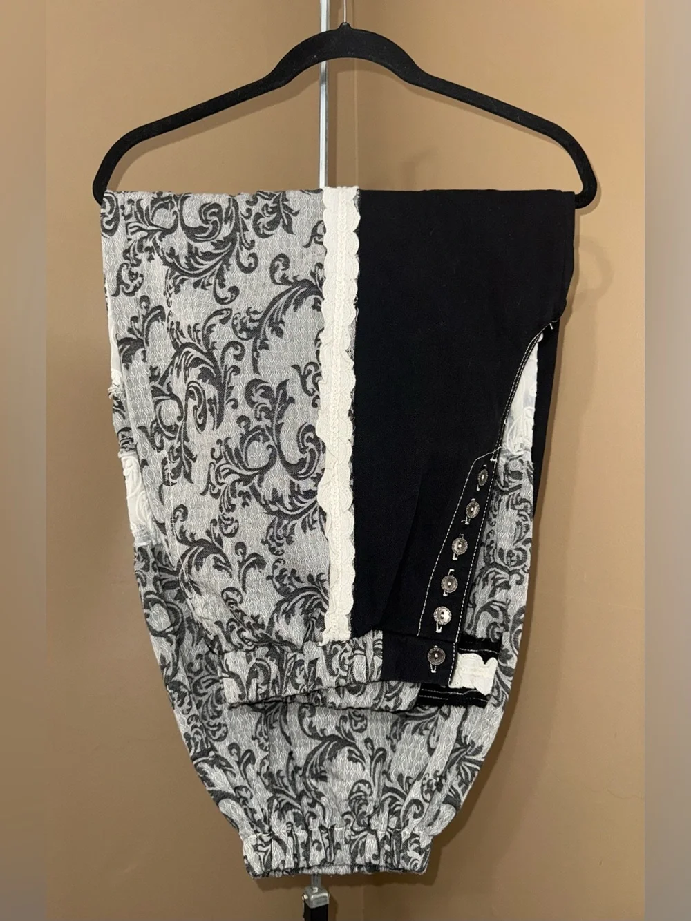 NWOT POL PATCHWORK BOHEMIAN PANTS. Size Large. - Picture 12 of 12